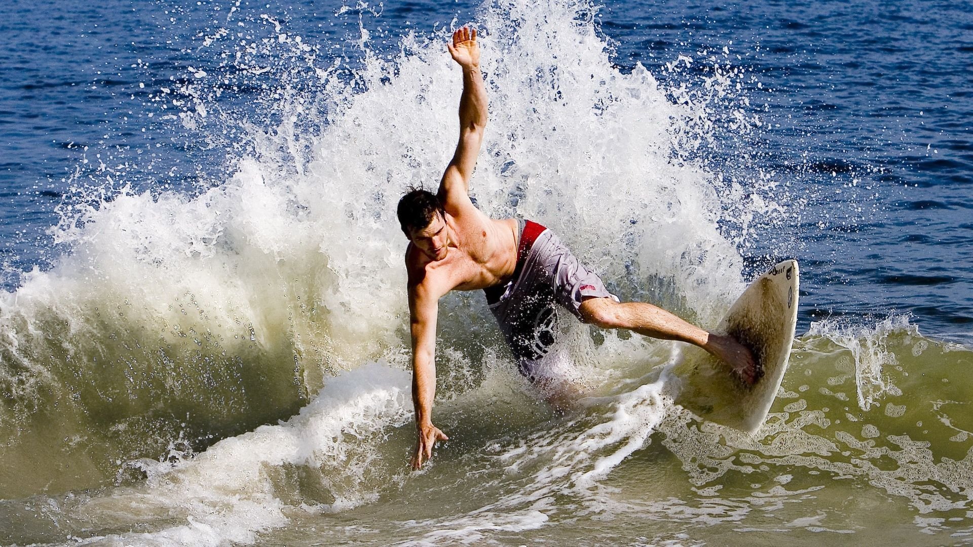 世界杯:第三轮“死亡之组”戏剧收官 日本头名 西班牙险进 德国出局